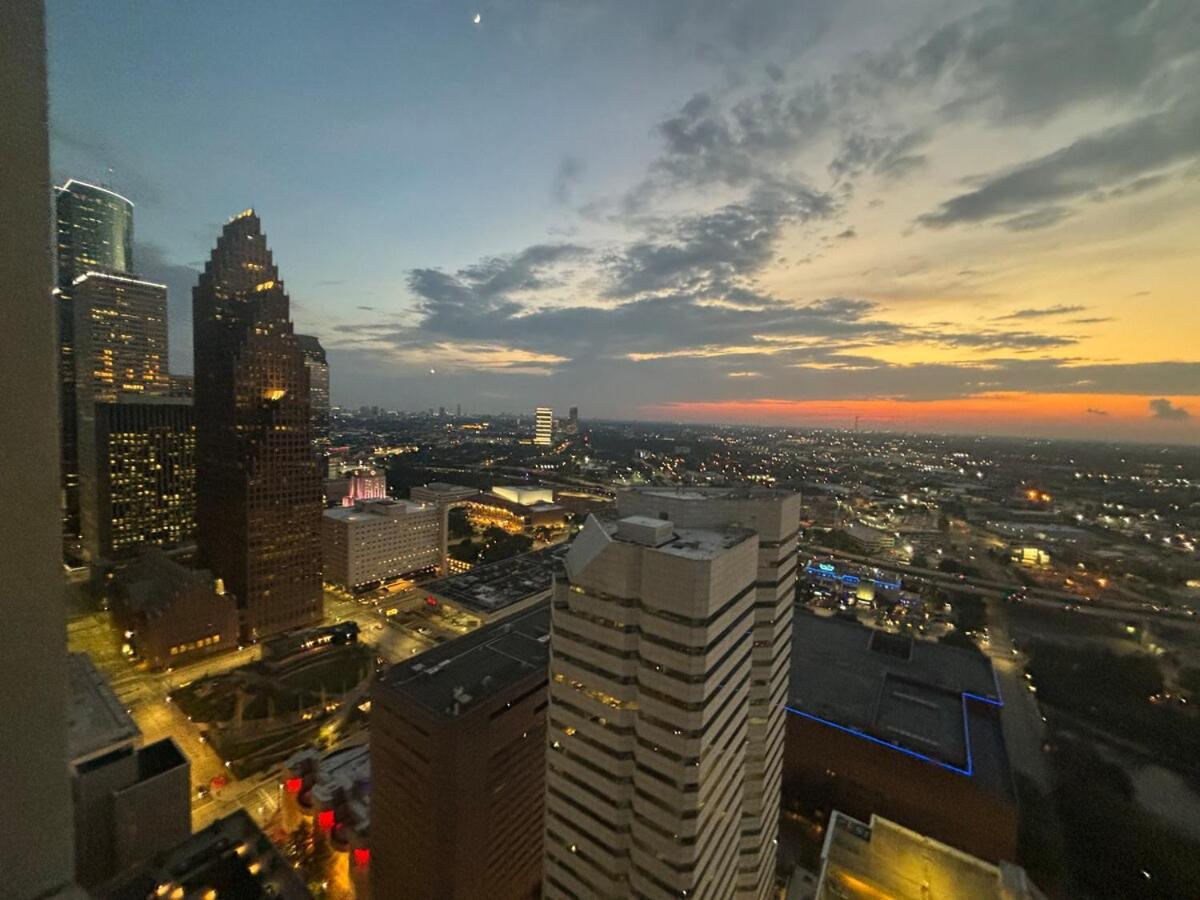 40th Floor Luxury Downtown Htown * Houston