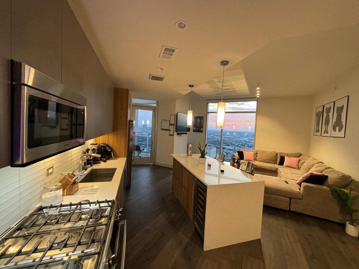 Apartment 40th Floor Luxury Downtown Htown *